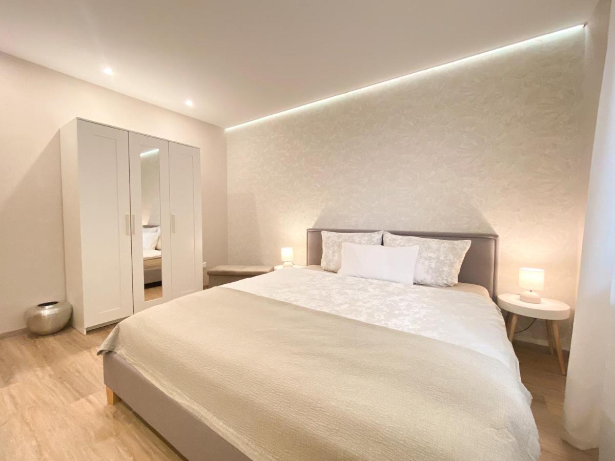 Modernes Apartment In Zentrumsnaehe Mit Eigenem Stellplatz Baden-Baden Eksteriør bilde