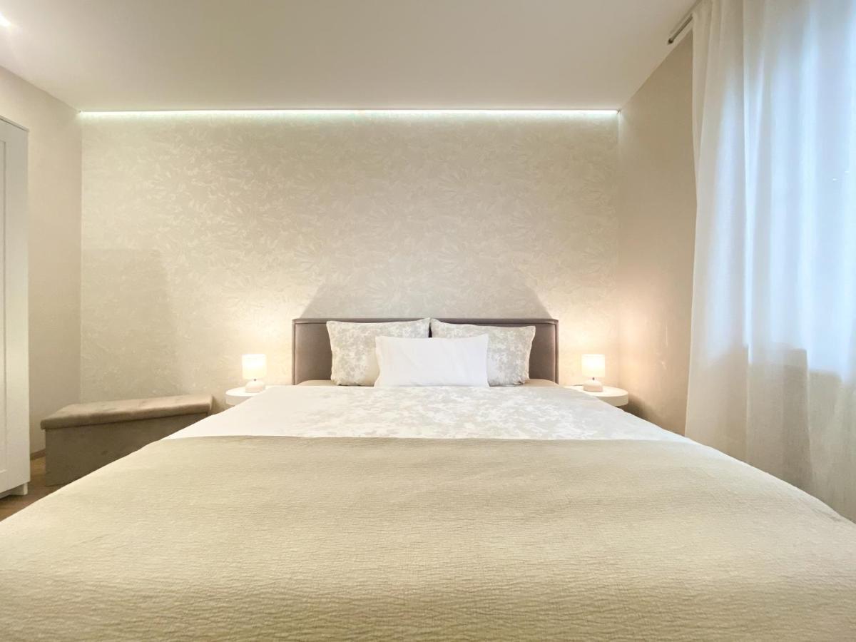 Modernes Apartment In Zentrumsnaehe Mit Eigenem Stellplatz Baden-Baden Eksteriør bilde